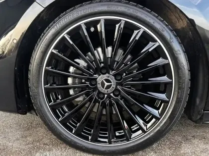 Photo 16 Mercedes Classe A 200 d AMG Line