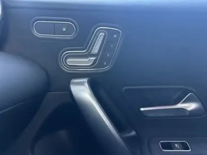 Photo 8 Mercedes Classe A 200 d AMG Line