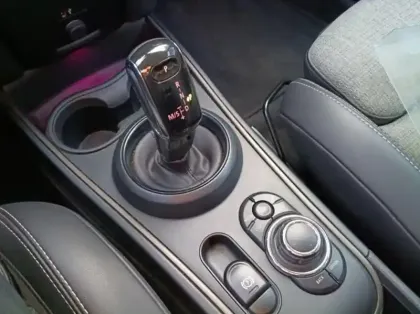 Photo 33 Mini Countryman Gén. II (F60) Ph2 Classic 5