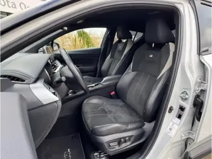 Photo 20 Toyota C-HR 2.0 Hybride 184 GR Sport