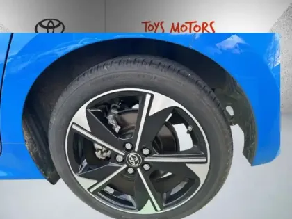 Photo 8 Toyota Yaris Hybride 130h Première