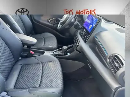 Photo 11 Toyota Yaris Hybride 130h Première