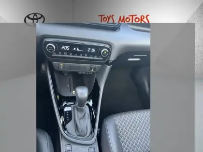 Photo 21 Toyota Yaris Hybride 130h Première