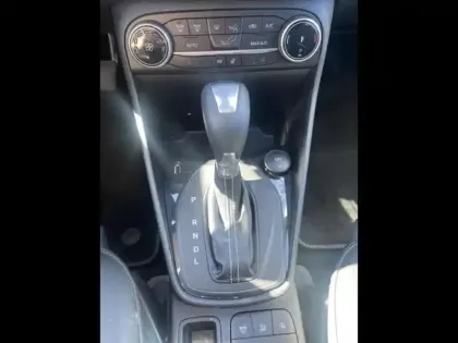 Photo 21 Ford Fiesta Gén. V Ph2 Titanium Vignale 5