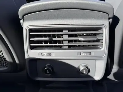 Photo 15 Audi Q8 Gén. I Ph1 S line 5