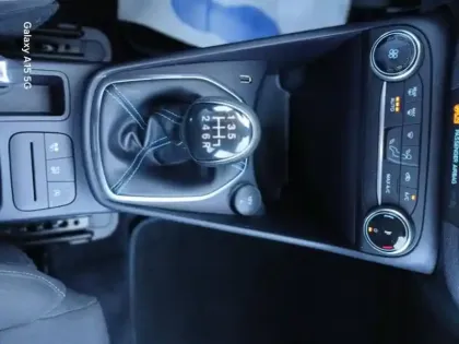 Photo 10 Ford Fiesta Gén. V Ph2 Active X 5