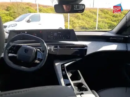 Photo 14 Peugeot 5008  Hybrid 145ch Allure e-DCS6