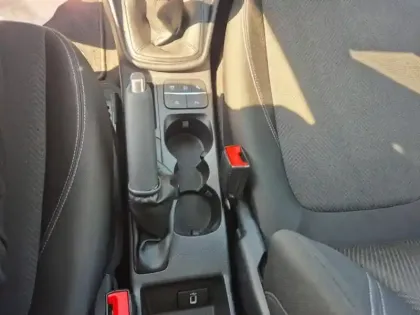 Photo 10 Ford Fiesta Gén. V Ph2 Cool & Connect 5