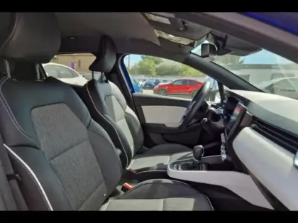 Photo 9 Renault Clio  1.6 E-Tech hybride 145ch Techno