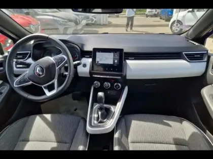 Photo 8 Renault Clio  1.6 E-Tech hybride 145ch Techno