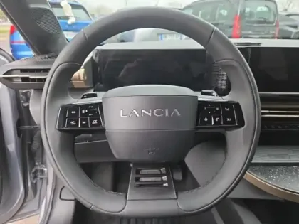 Photo 12 Lancia Ypsilon  1.2 Ibrida 100ch LX eDCT6