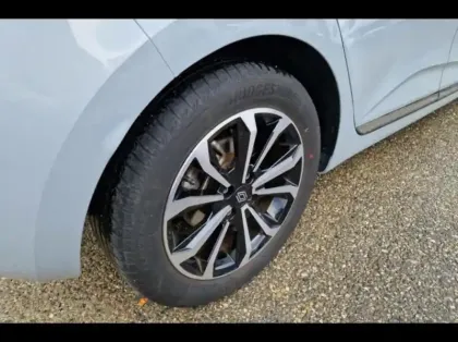 Photo 12 Renault Clio  1.6 E-Tech 145ch full hybrid Techno - 24