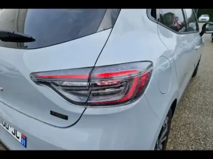 Photo 13 Renault Clio  1.6 E-Tech 145ch full hybrid Techno - 24