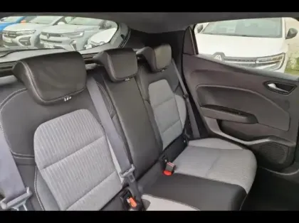 Photo 10 Renault Clio  1.6 E-Tech 145ch full hybrid Techno - 24