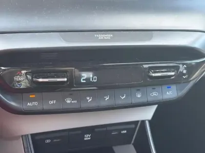 Photo 14 Hyundai Bayon  1.0 T-GDi 100ch Hybrid 48V Creative DCT-7