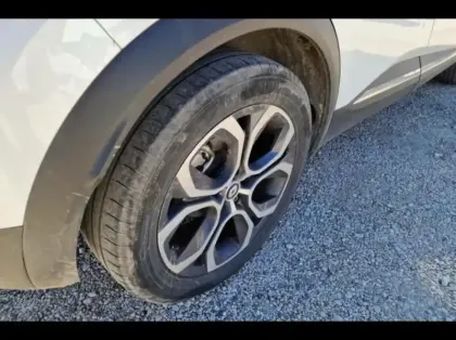 Photo 12 Renault Captur  1.6 E-Tech hybride 145ch Intens -21