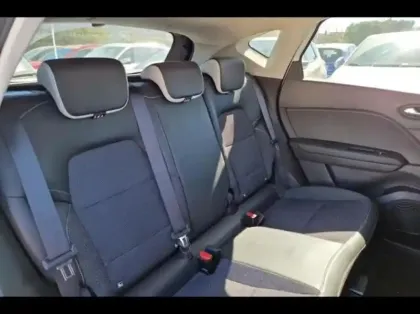 Photo 10 Renault Captur  1.6 E-Tech hybride 145ch Intens -21