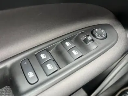 Photo 13 Alfa Romeo Junior  1.2 Ibrida 136ch DCT6