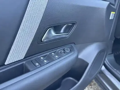 Photo 11 Citroën C4  1.2 Hybride 136ch S&S MAX Automatique