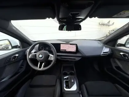 Photo 7 BMW Serie 1 Série 1 120A 170ch M Sport DKG7