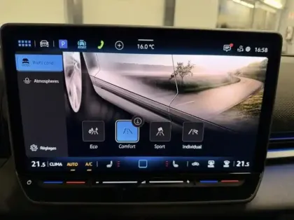 Photo 11 Volkswagen T-roc  1.5 eTSI 150ch R-Line DSG7