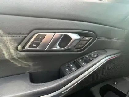 Photo 11 BMW Serie 3 Série 3 330eA 292ch M Sport 10cv