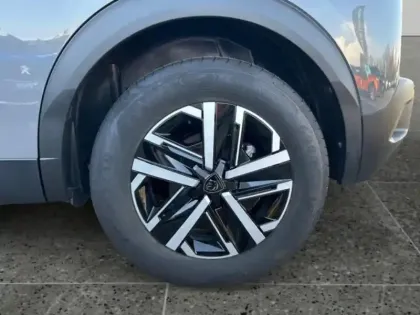 Photo 13 Peugeot 2008  e- 136ch Allure