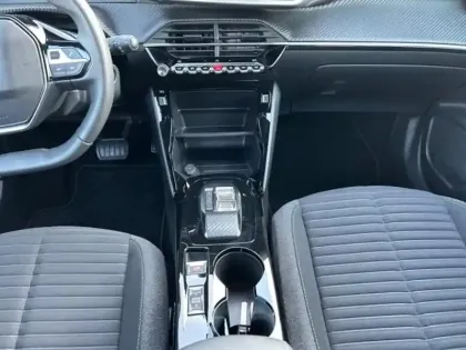 Photo 10 Peugeot 2008  e- 136ch Allure