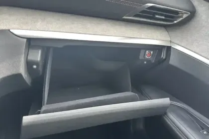 Photo 24 Peugeot 3008  Hybrid 225 e-EAT8