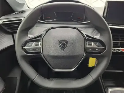 Photo 33 Peugeot 208  PureTech 75 S&S BVM5