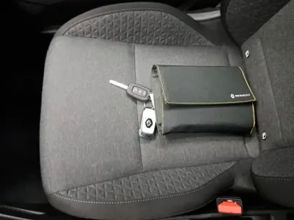 Photo 38 Renault Clio  Blue dCi 100 - 21N