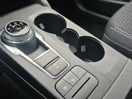 Photo 10 Ford Kuga  2.5 DURATEC 190 FLEXIFUEL FHEV E85 POWERSHIFT