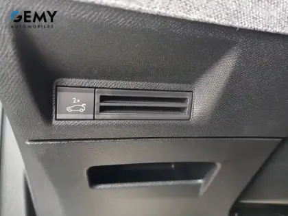 Photo 20 Peugeot 5008  Hybrid 136 e-DCS6