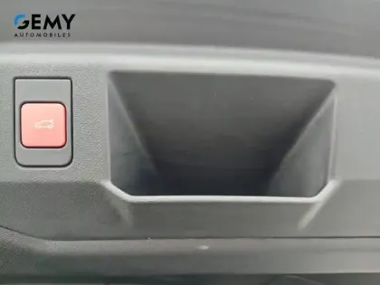 Photo 23 Peugeot 5008  Hybrid 136 e-DCS6