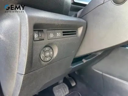 Photo 12 Citroën C4 e- 136 ch Automatique