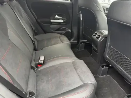 Photo 16 Mercedes GLA  200 d 8G-DCT