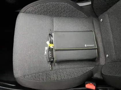 Photo 78 Renault Clio Gén. V (BJA) Ph1 Business 5