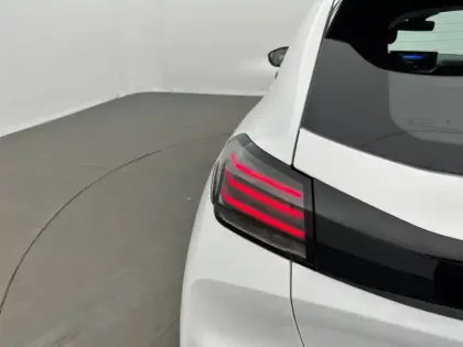 Photo 16 Peugeot 208  Hybrid 110 ch e-DCS6