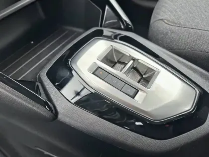 Photo 13 Peugeot 208  Hybrid 110 ch e-DCS6