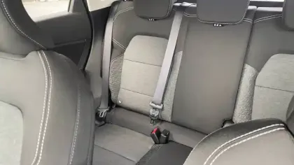 Photo 15 Renault Captur  E-Tech full hybrid 145