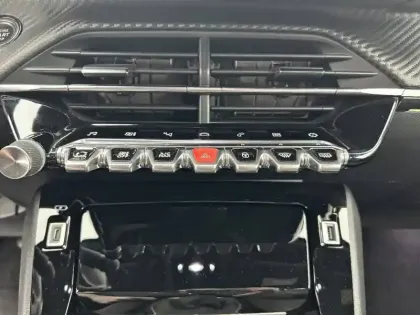 Photo 20 Peugeot 2008  PureTech 130 S&S BVM6