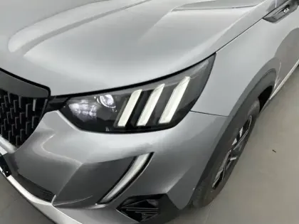 Photo 15 Peugeot 2008  PureTech 130 S&S BVM6