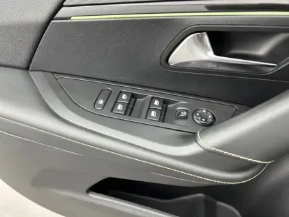 Photo 14 Peugeot 2008  PureTech 130 S&S BVM6