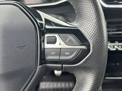 Photo 18 Peugeot 2008  PureTech 130 S&S BVM6