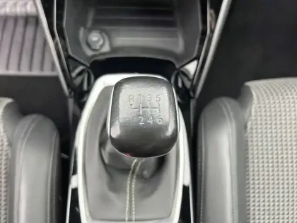 Photo 13 Peugeot 2008  PureTech 130 S&S BVM6