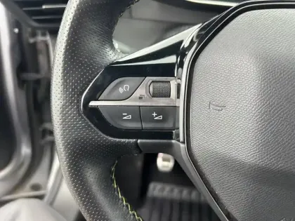 Photo 17 Peugeot 2008  PureTech 130 S&S BVM6