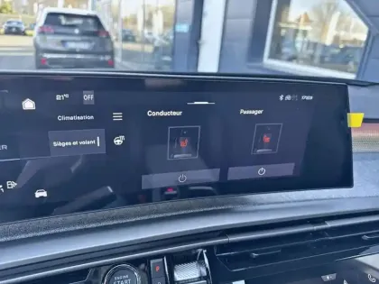 Photo 17 Peugeot 3008  Hybrid 145 e-DCS6