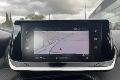 Photo 42 Peugeot 208  PureTech 100 S&S BVM6