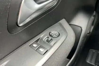 Photo 23 Peugeot 208  PureTech 100 S&S BVM6