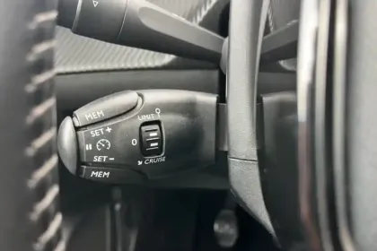 Photo 69 Peugeot 208  PureTech 100 S&S BVM6